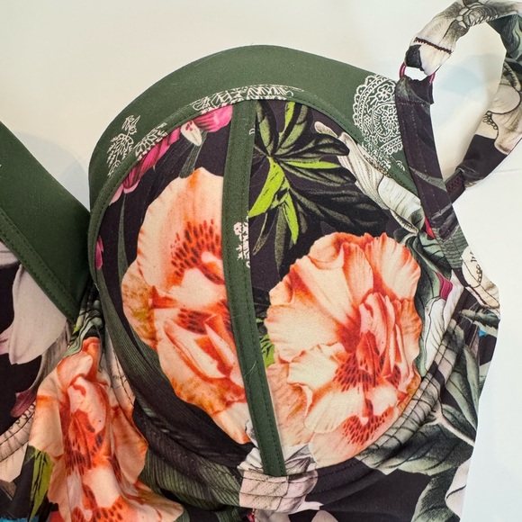 Milea Swimsuit size 12 - Picture 9 of 9